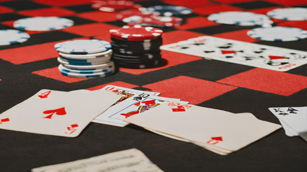 Bài rác trong Poker thực chất là lá bài mà người chơi không thể kết hợp nó cùng với bất kỳ quân bài nào khác. Hãy đến AB77 game bài trực tuyến để biết thêm thông tin nhé .