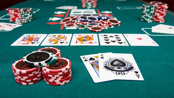 Mẹo chơi Blackjack hiểu đơn giản là một trò chơi bài so điểm giữa 2 bên là người chơi và nhà cái.Hãy đến AB77 game bài trực tuyến .